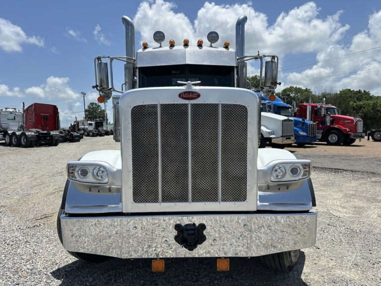 2022 PETERBILT 389 TRI AXLE DAYCAB photo 2