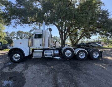 2022 PETERBILT 389 TRI AXLE DAYCAB 780701