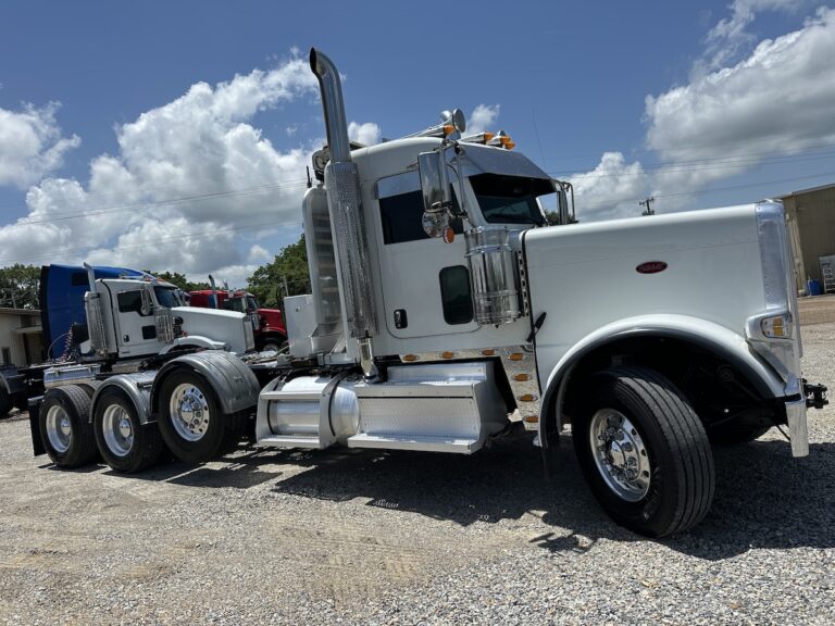 2022 PETERBILT 389 TRI AXLE DAYCAB photo 3
