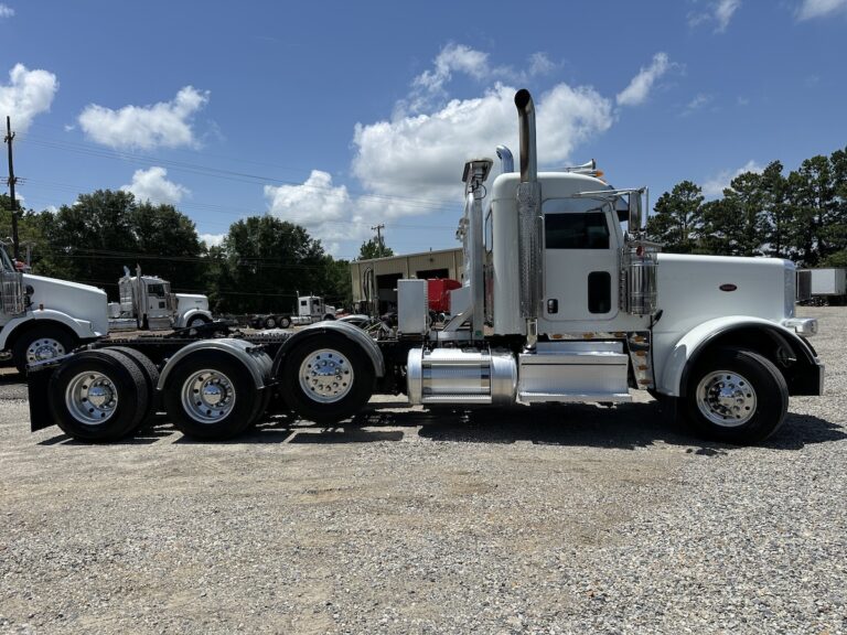2022 PETERBILT 389 TRI AXLE DAYCAB photo 4