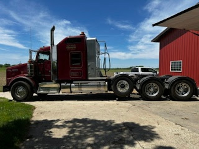 2025 KENWORTH T800W TRI AXLE SLEEPER 101064