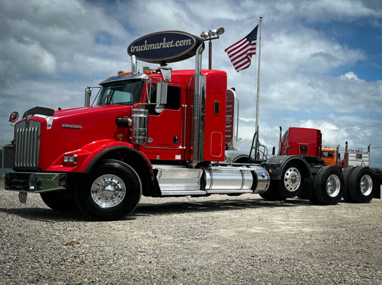 2021 KENWORTH T800 TRI AXLE SLEEPER photo 1