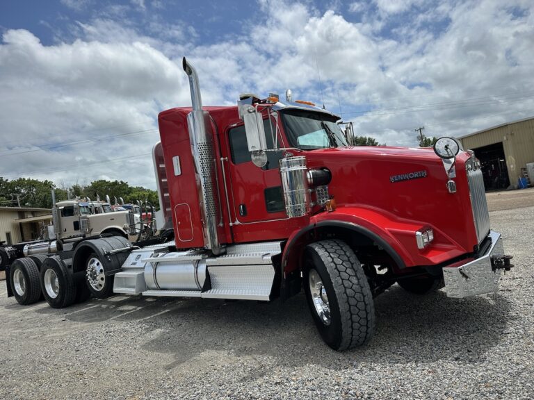 2021 KENWORTH T800 TRI AXLE SLEEPER photo 3