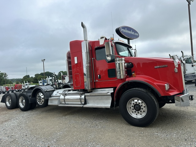 2021 KENWORTH T800 TRI AXLE SLEEPER 441032