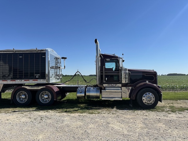2020 KENWORTH W900L DAYCAB photo 2