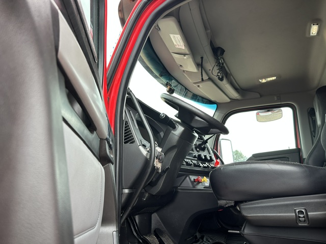 2022 KENWORTH T880 TRI AXLE DUMP TRUCK photo 4