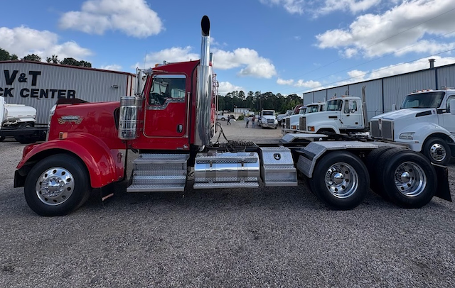 2018 KENWORTH W900L DAYCAB GLIDER KIT photo 2