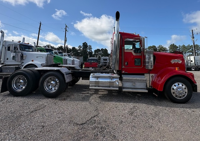 2018 KENWORTH W900L DAYCAB GLIDER KIT 203399