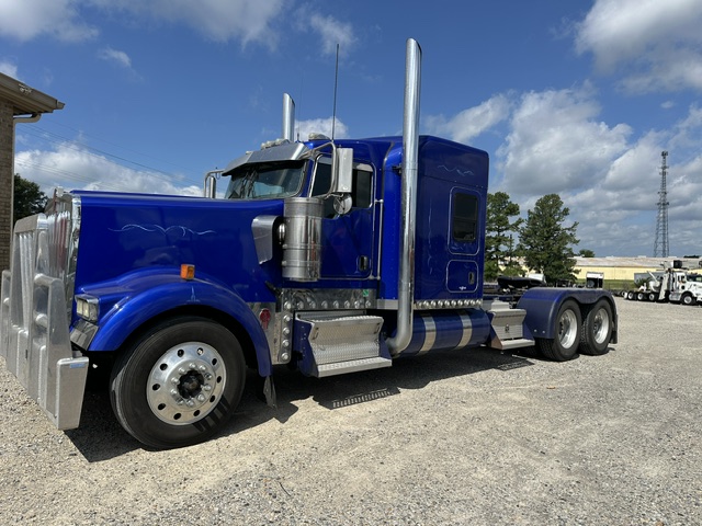 2017 KENWORTH W900L GLIDER KIT photo 3
