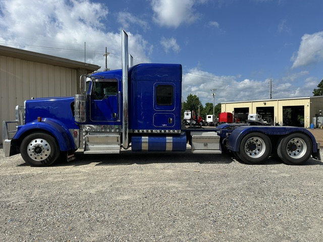 2017 KENWORTH W900L GLIDER KIT photo 4