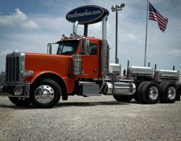 2020 PETERBILT 389 DAYCAB 642560