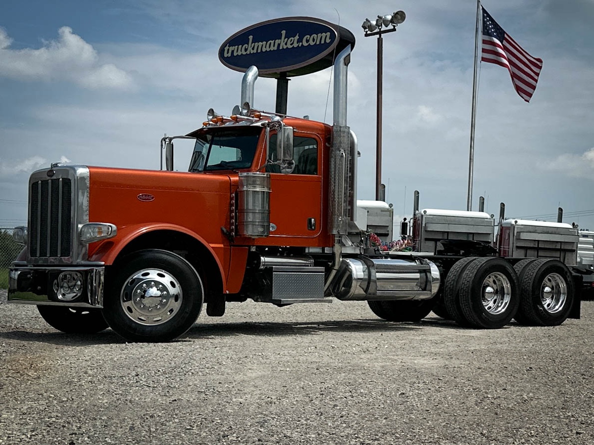 2020 PETERBILT 389 DAYCAB