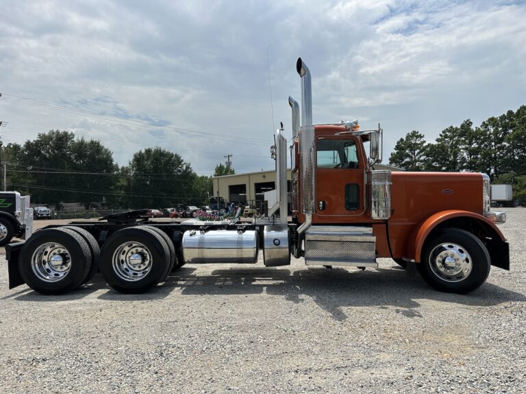 2020 PETERBILT 389 DAYCAB photo 4