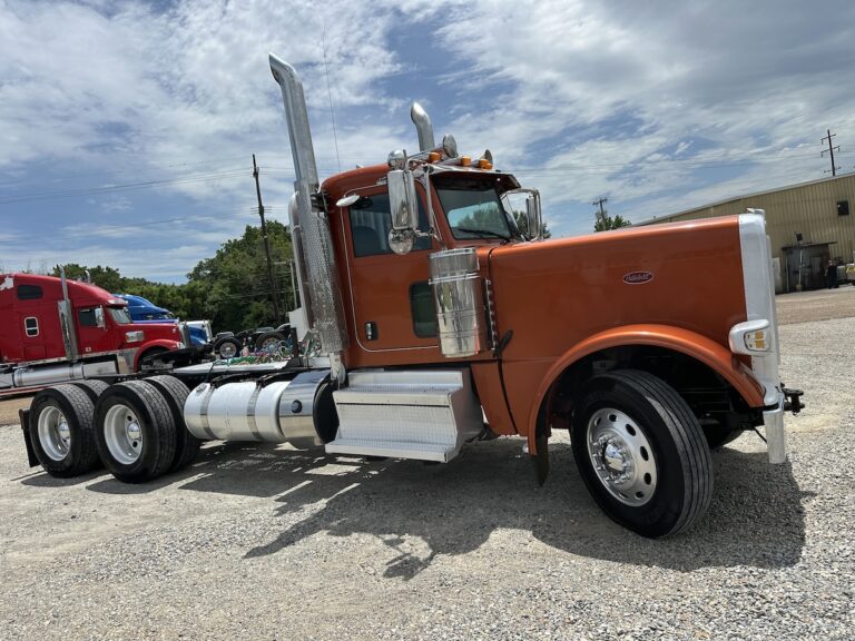 2020 PETERBILT 389 DAYCAB photo 3