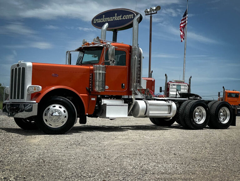 2020 PETERBILT 389 DAYCAB photo 1