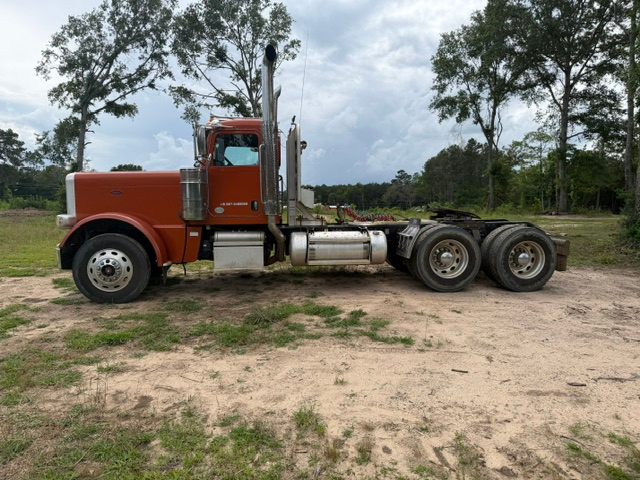 2020 PETERBILT 389 DAYCAB 642560