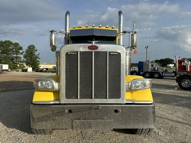 2019 PETERBILT 389 TRI AXLE SLEEPER photo 2