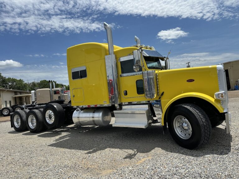 2019 PETERBILT 389 TRI AXLE SLEEPER photo 3