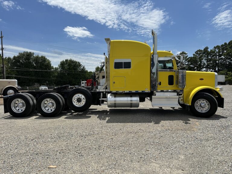2019 PETERBILT 389 TRI AXLE SLEEPER photo 4
