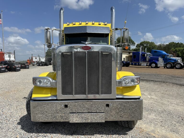 2019 PETERBILT 389 TRI AXLE SLEEPER photo 2