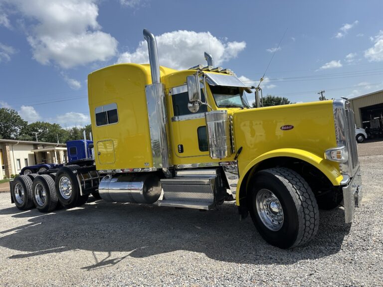 2019 PETERBILT 389 TRI AXLE SLEEPER photo 3
