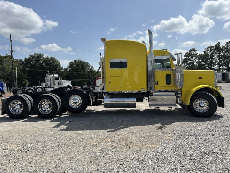 2019 PETERBILT 389 TRI AXLE SLEEPER photo 4