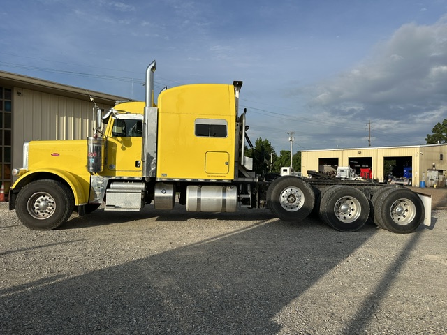 2019 PETERBILT 389 TRI AXLE SLEEPER photo 4