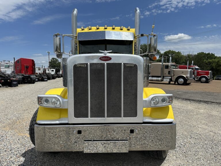 2019 PETERBILT 389 TRI AXLE SLEEPER photo 2