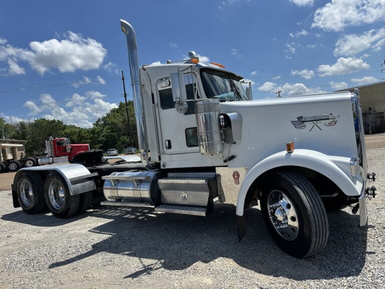 2017 KENWORTH W900L DAYCAB GLIDER KIT photo 3