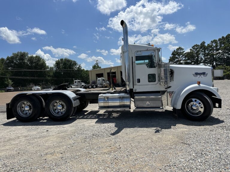 2017 KENWORTH W900L DAYCAB GLIDER KIT photo 4