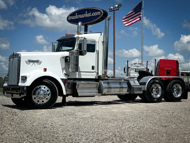 2017 KENWORTH W900L DAYCAB GLIDER KIT 203394