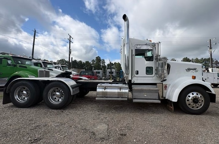 2017 KENWORTH W900L DAYCAB GLIDER KIT 203394