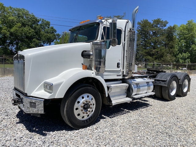 2016 KENWORTH T800 DAYCAB GLIDER KIT photo 2