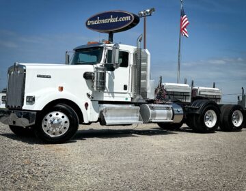 2018 KENWORTH W900L DAYCAB 213838