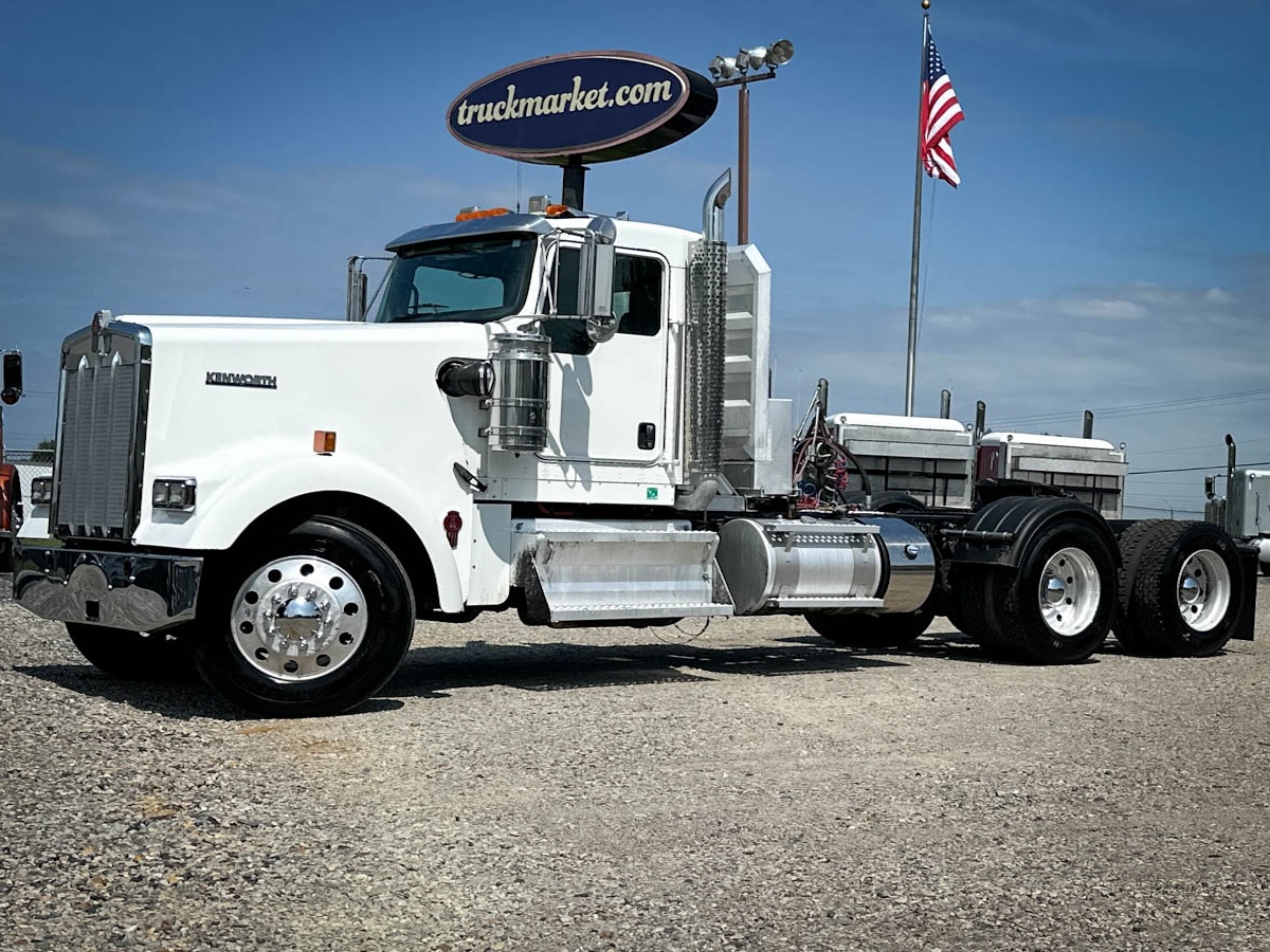 2018 KENWORTH W900L DAYCAB