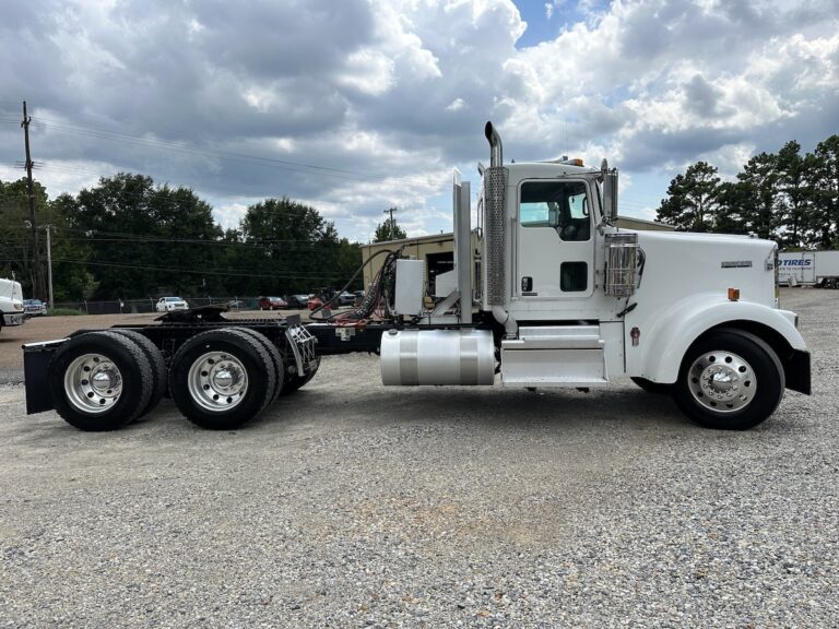 2019 KENWORTH W900L DAYCAB photo 4