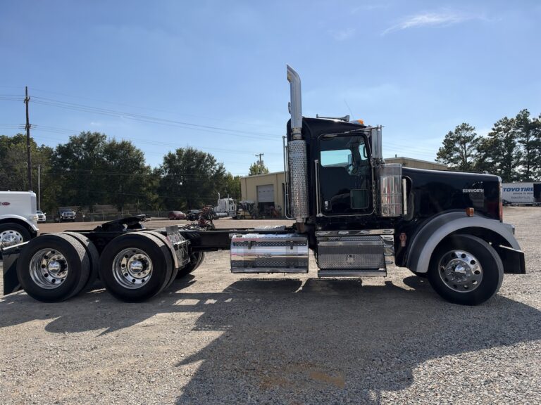 2016 KENWORTH W900L DAYCAB GLIDER KIT — photo 4