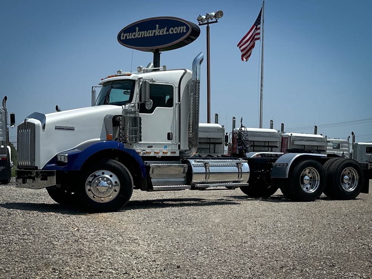 2009 KENWORTH T800 DAYCAB