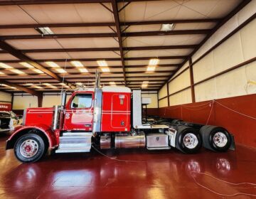 2025 Peterbilt 589 Sleeper 742301