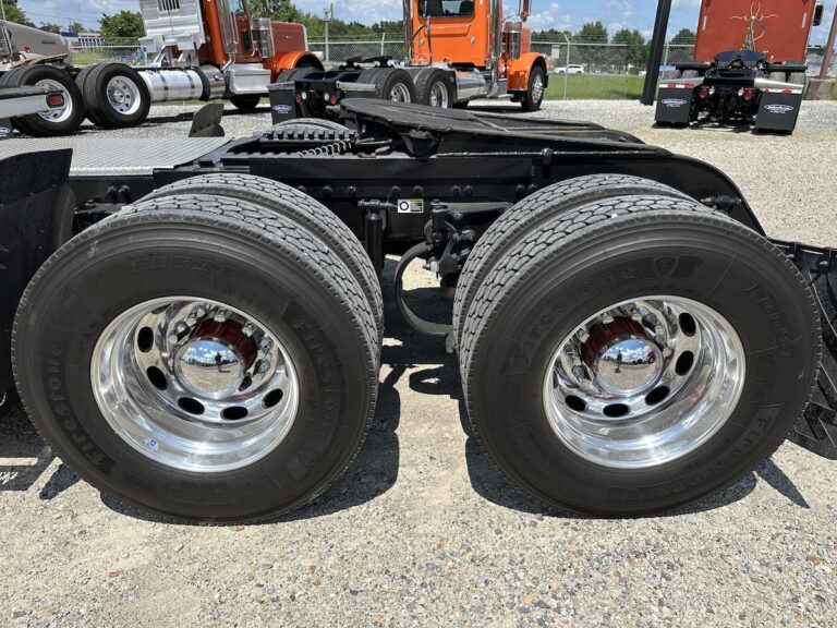 2025 PETERBILT 589 SLEEPER photo 4