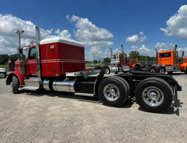 2025 PETERBILT 589 SLEEPER photo 3