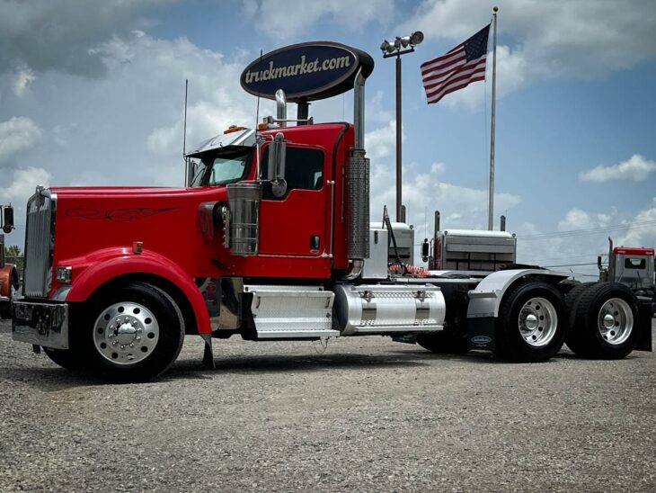 2018 KENWORTH W900L DAYCAB GLIDER KIT 207594