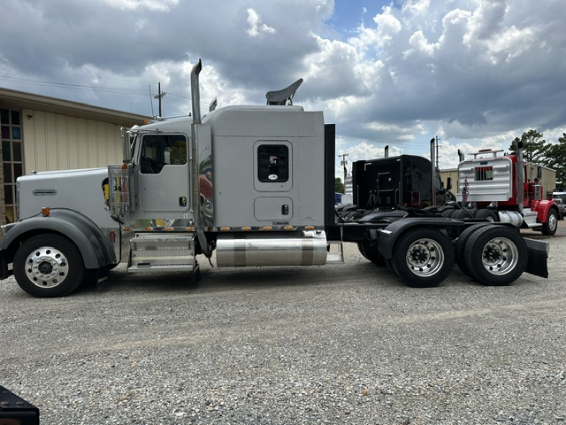 2015 KENWORTH W900L GLIDER KIT photo 4