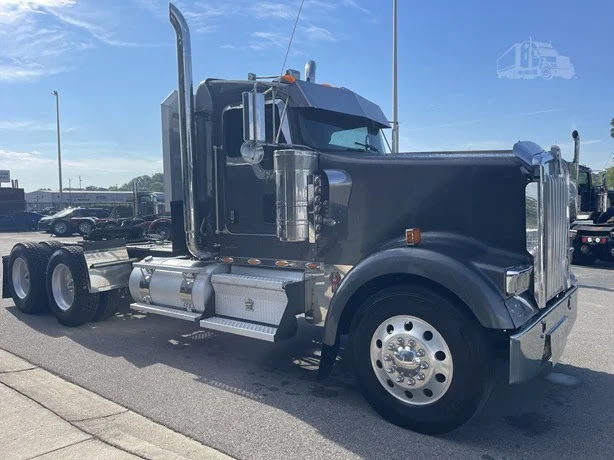 2014 KENWORTH W900L DAYCAB GLIDER KIT 452727