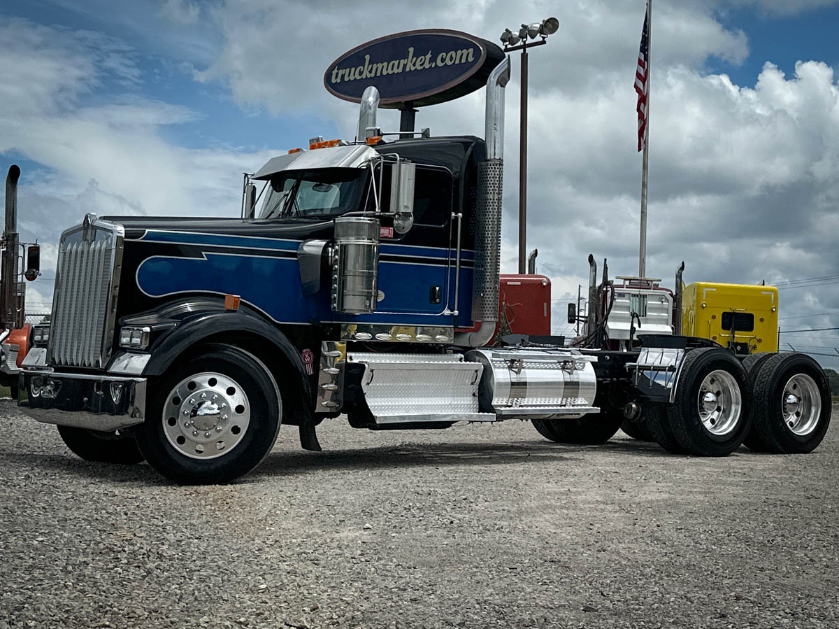 2020 KENWORTH W900L DAYCAB