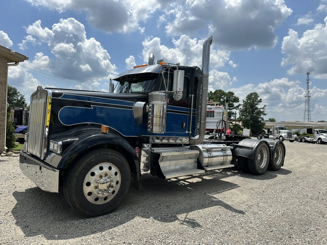 2020 KENWORTH W900L DAYCAB photo 3