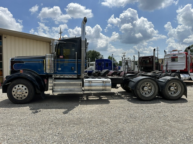 2020 KENWORTH W900L DAYCAB photo 4