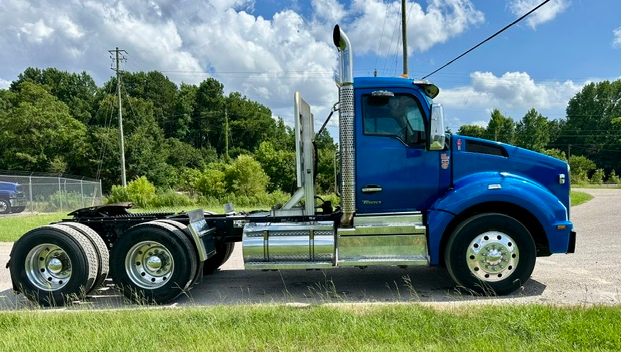 2024 KENWORTH T880 DAYCAB photo 2