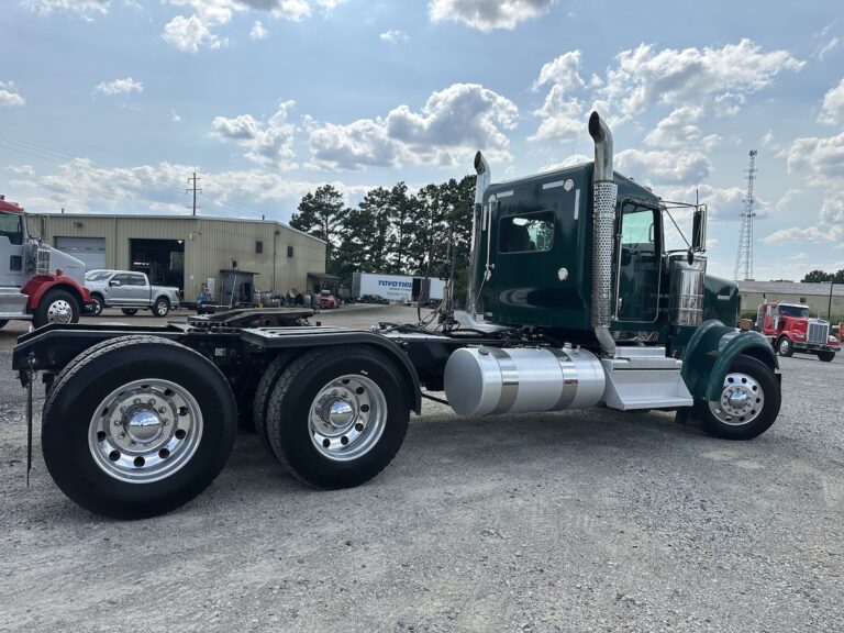 2023 KENWORTH W900L DAYCAB photo 3