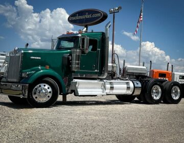 2023 KENWORTH W900L DAYCAB 258655